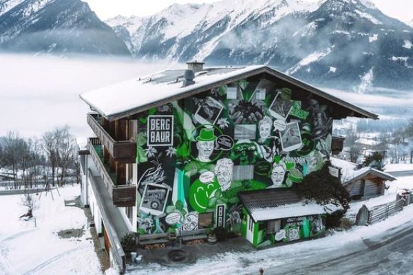 BergBaur - Das Crazy Farming Hotel