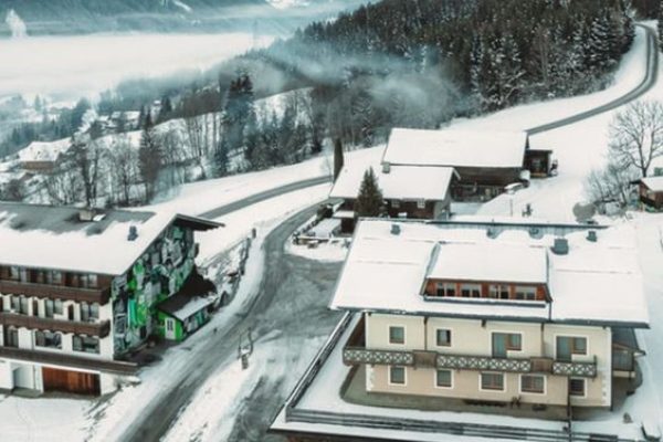BergBaur - Das Crazy Farming Hotel