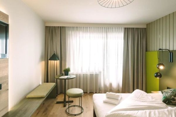 BergBaur - Das Crazy Farming Hotel